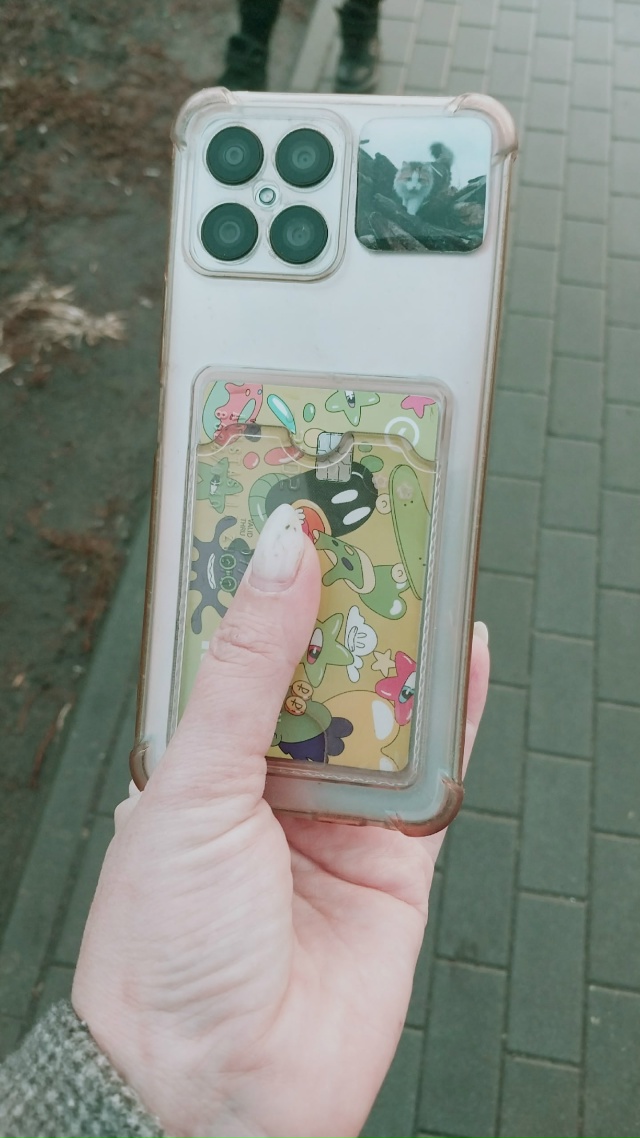 Найден телефон по ул.Алая, карта на имя Анастасии Зуево...