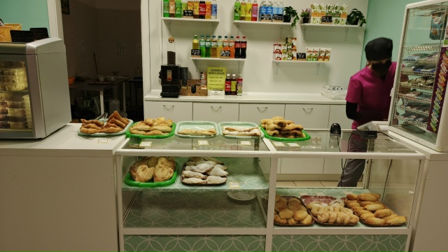 Это никуда не годится, ладно в магазине продавцам на вс...