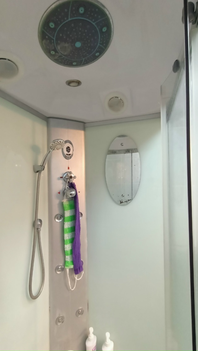 Продам душевую кабину 89033922443