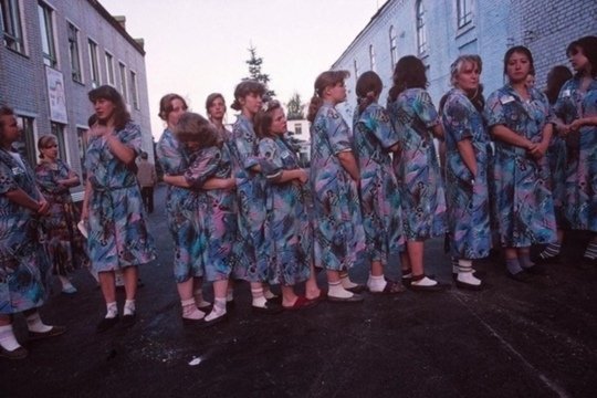 Атмосфера в женской воспитательной колонии 90-х, навева...