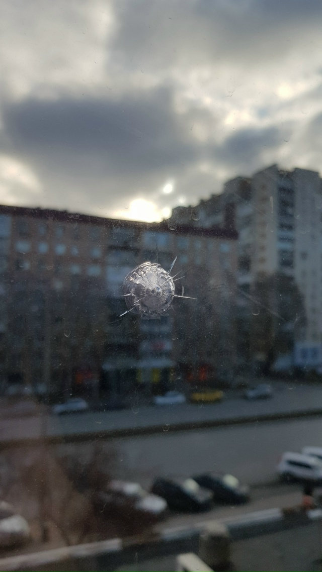 Ново Садовая 24, 25.11.2025 в 22-10 стреляли по окнам