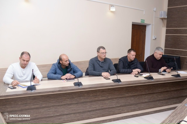 В Евпатории прошло еженедельное совещание с руководит...