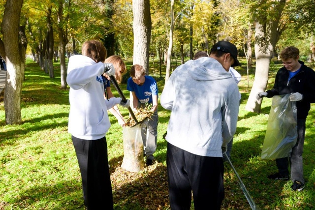 Вместе с евпаторийской молодежью, коллегами из админи?...
