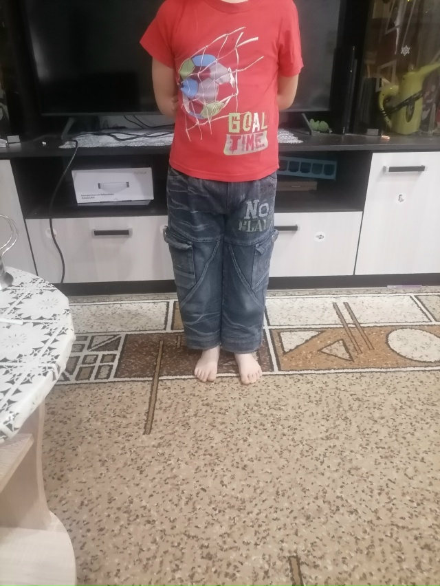 Отдам безплатно 98/104 размер примерно