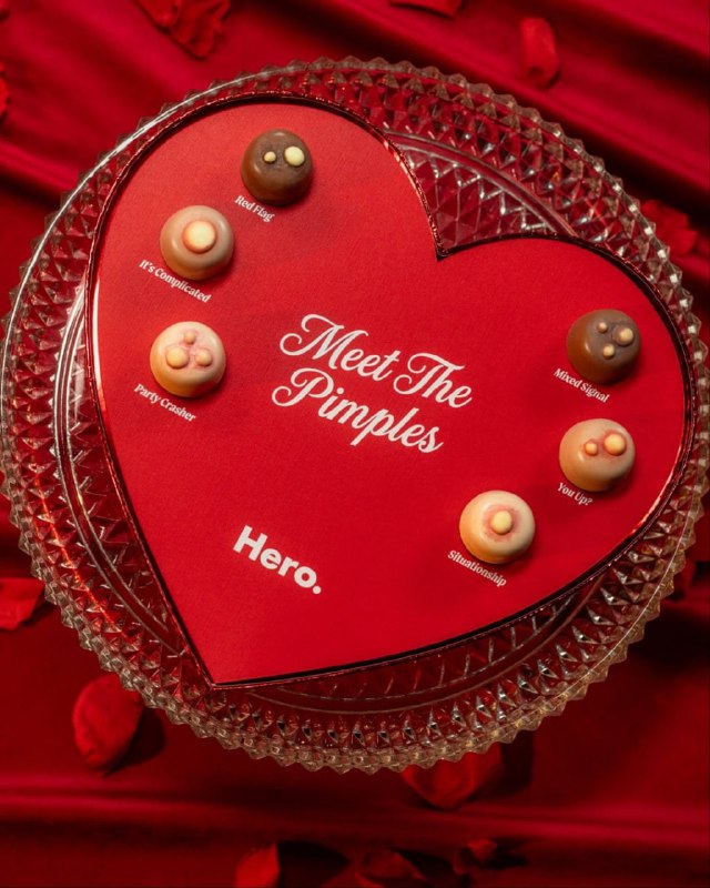 Ору: бренд Hero Cosmetics выпустил шоколадные конфеты в виде ПРЫЩЕЙ ко Дню святого Валентина.
Внутр