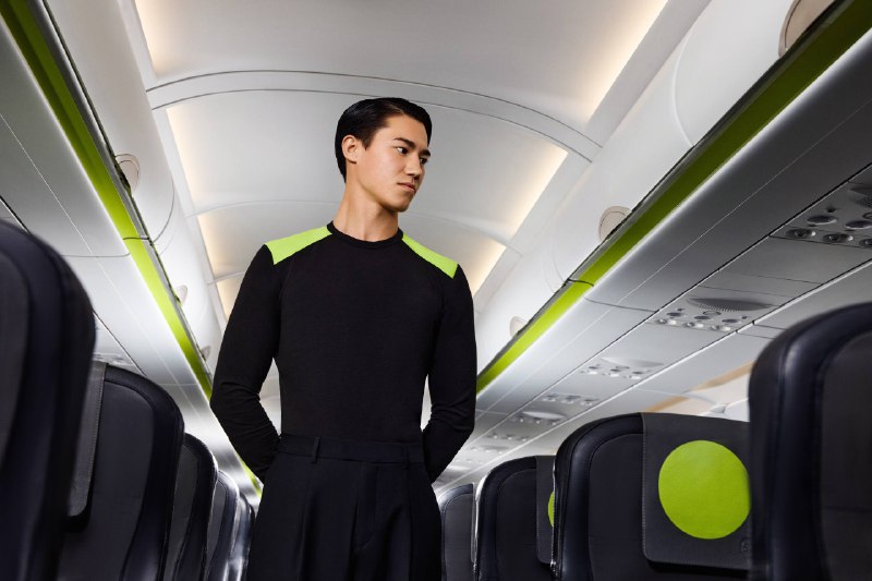 Офигеть, S7 Airlines представил новую форму бортпроводников — они теперь выглядят, будто вышли из го