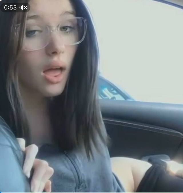 мне 18 лет, а моей сводной сестре 22 и я спалил, что она ра?...