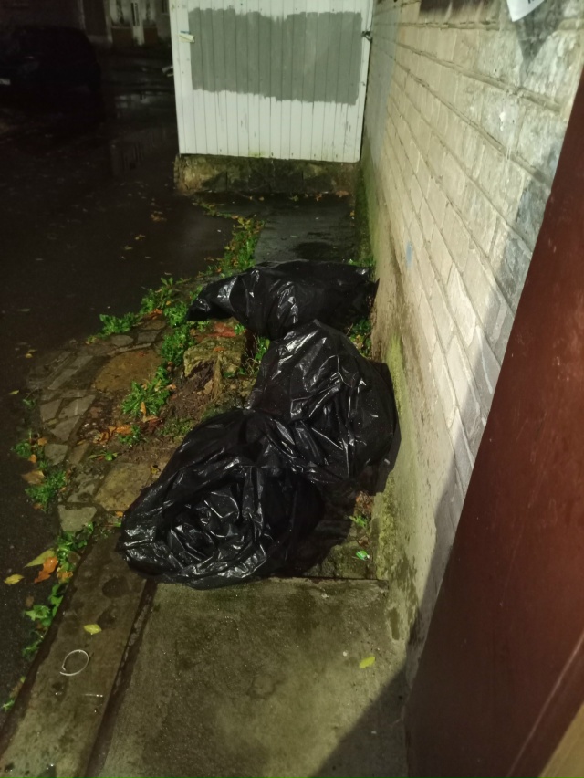 АНОН. (НЕ УВАЖАЕМОЕ Жил. Хоз), мы, жильцы дома 21 по моло?...