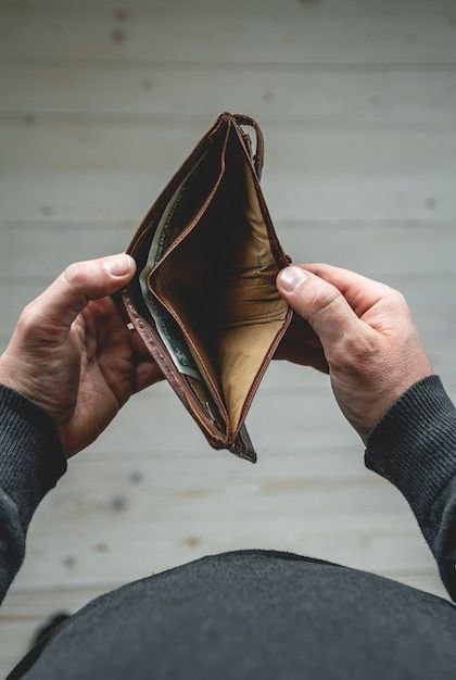 💸 Опрос показал, что женщины стали считать самых экон?...