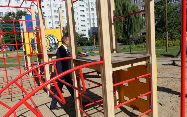 «Я бы вначале хотя бы покрасил турник, а потом на нем ви...