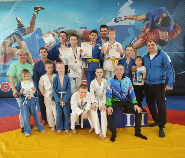 Наши многоуважаемые тренера!Шотов Александр Матвееви?...