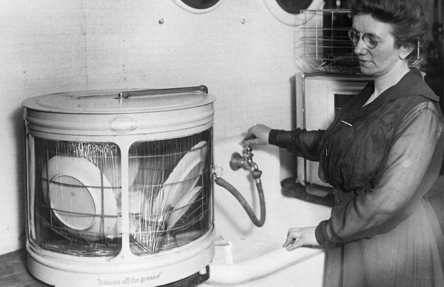 Каждый раз, когда я включаю посудомоечную машину, я мыс...