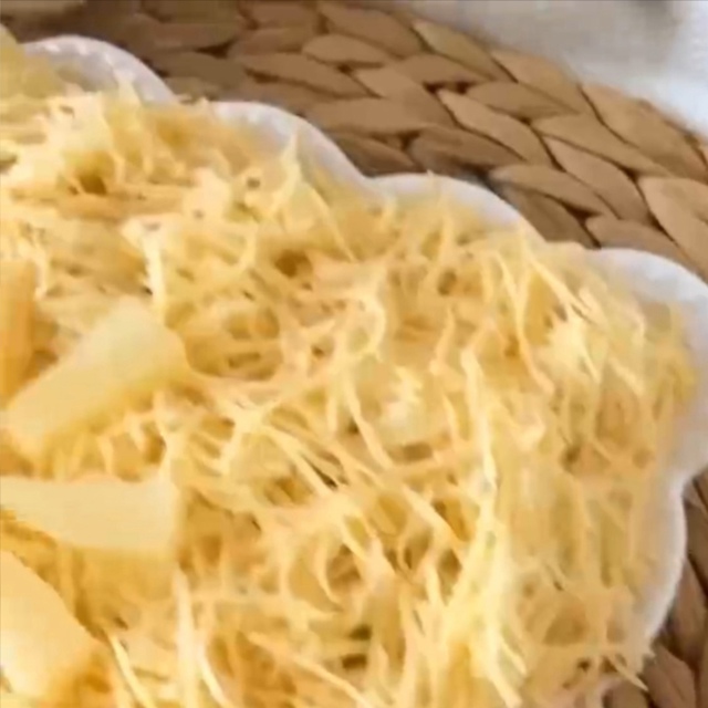 Слоёный салат с ананасами: очень сочный и мега сытный!
...