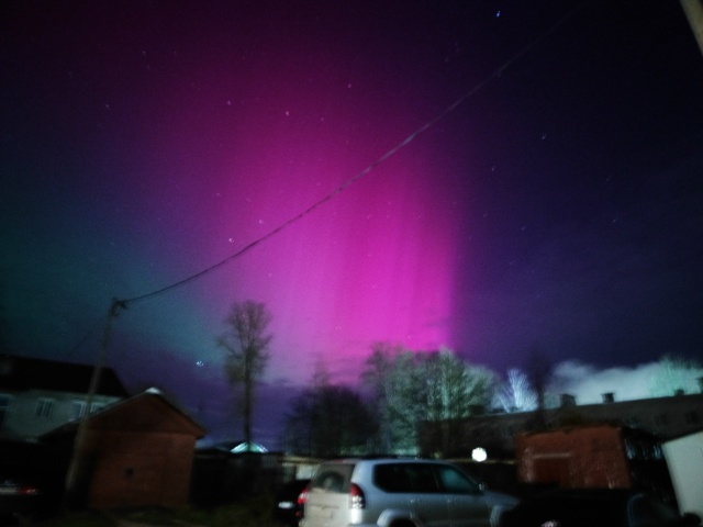 Утреннее сияние в Окуловке.
12 ноября, 6 утра.
Сори за ка...