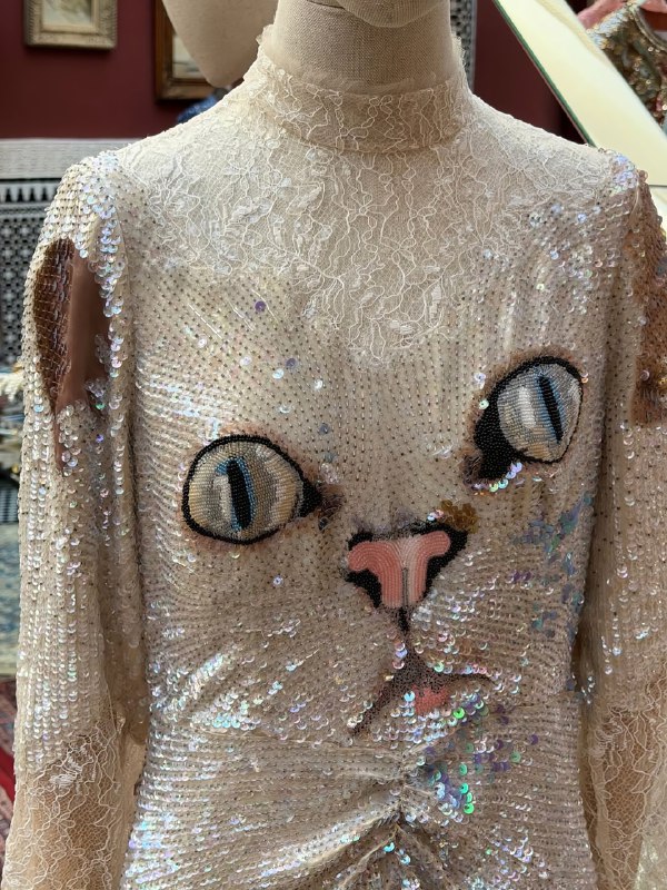 Бренд Valentino представил идеальное платье для новогоднего корпоратива
Цена шедевра — 30 тысяч евр