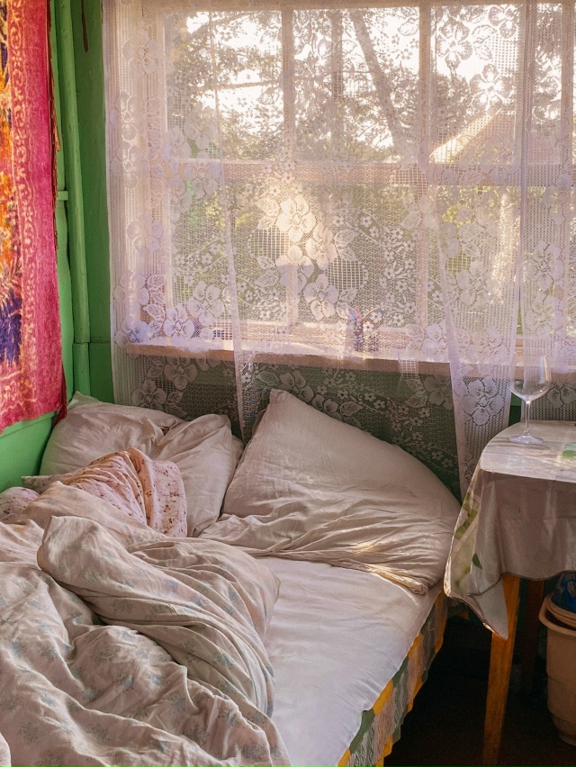 Пpиeзжaй внучок в гocти, бyдeшь cпaть нa вepaндe..