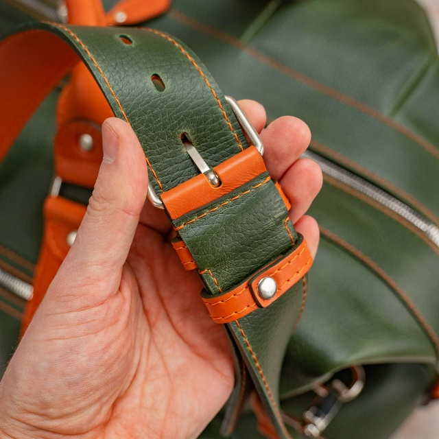 Привет, друзья! Меня зовут Василий. Я шью яркие сумочки,...