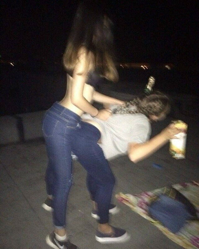 На крышу забрались даже, чтоб никто не заметил, а тут мы