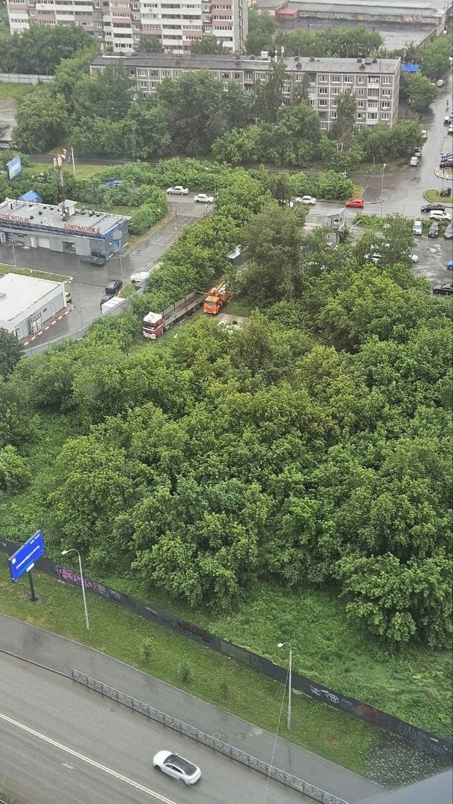 В Екатеринбурге на Ботанике, как и опасались местные ж?...