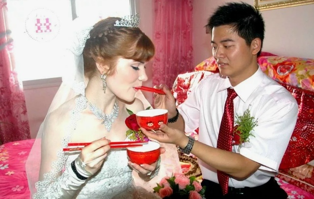 ⚡Тoлпы китайцев xлынyт в Россию в поисках невесты — сег...