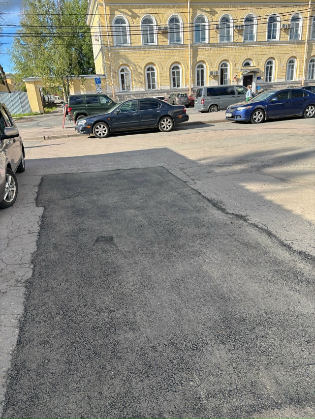 Впервые в Петергофе выполнен ямочный ремонт проездов ?...