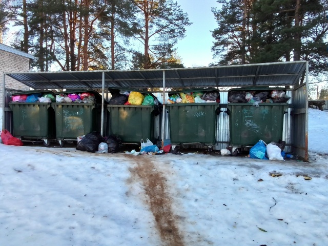 Площадка : Гайдара 3,,б,, , 16 марта в 17.36 . Утром всё пакеты ...