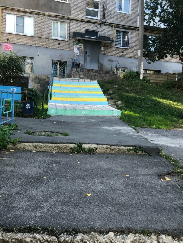 Работает замечательный ,талантливый,интеллигентный ?...