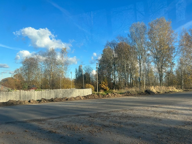 По городу стали очищать обочины от излишнего песка и т?...