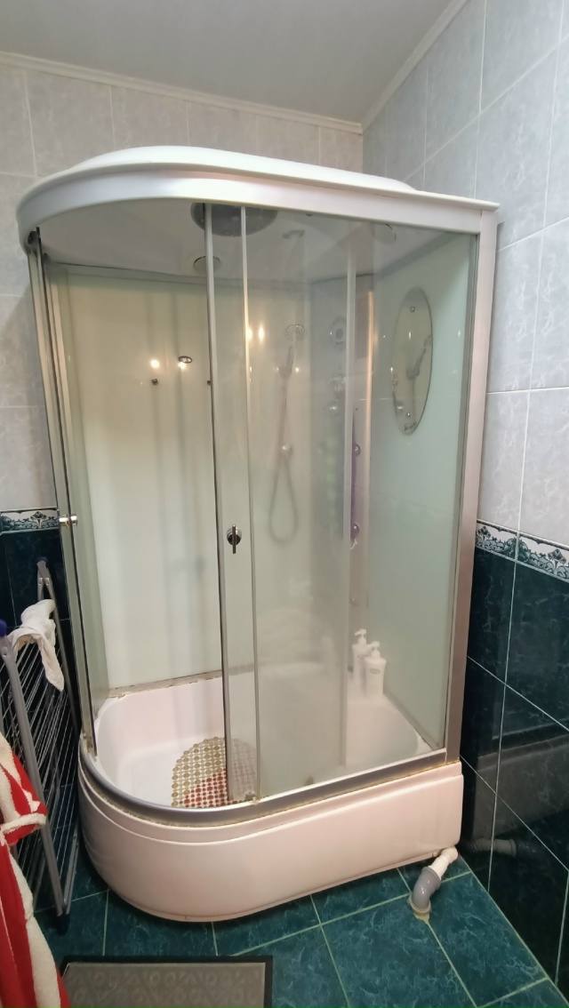 Продам душевую кабину 89033922443