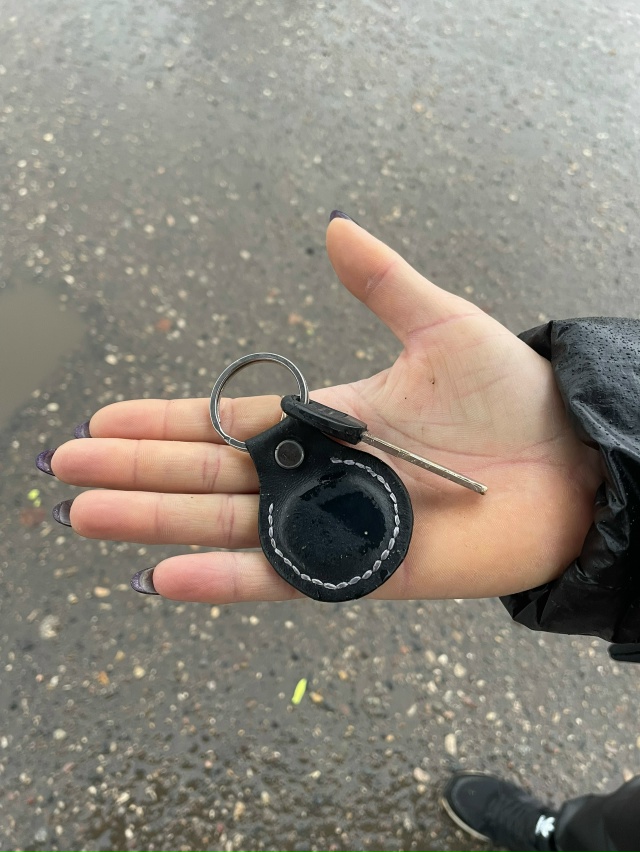 Кто потерял ключи около Пятерочки в каморках?