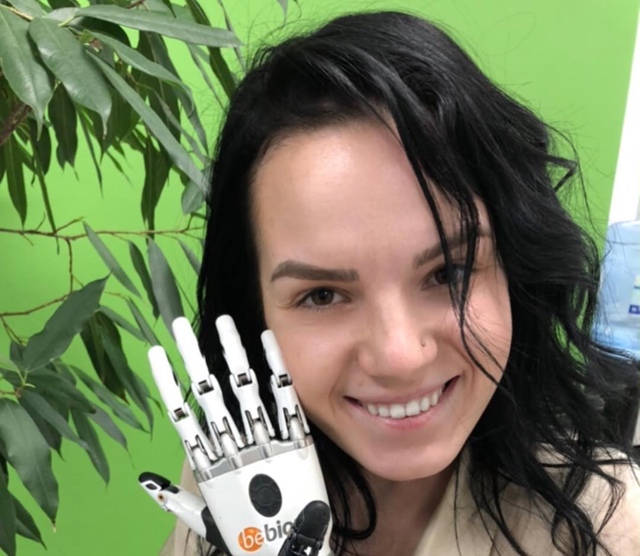 Маргарита Грачева, которой муж отрубил руки, продолжае...