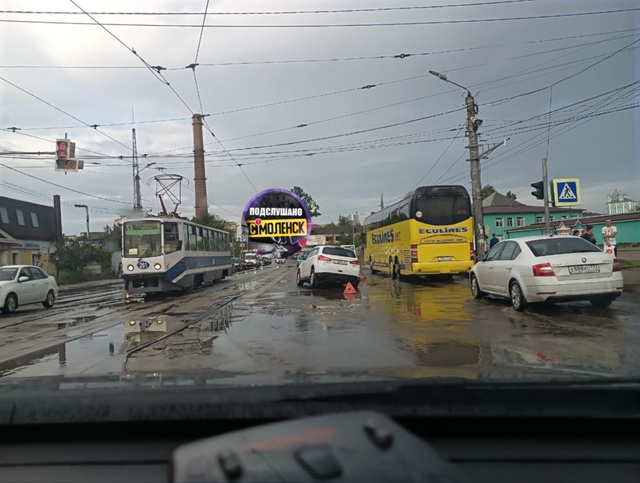 Ну вот, дождались! Сегодня машина провалилась прямо на ...