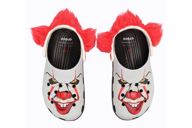 Crocs релизнули коллабу с... маньяками.
Фанаты ужастиков оценят:
— Джейсон Вурхиз в крови и с хок