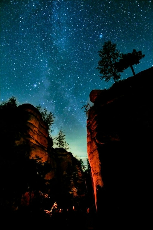 🥰✨ Звездное небо над Каменным городом
Существует по?...