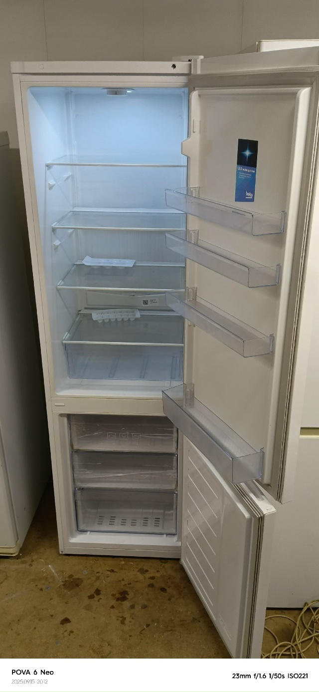 Продажа холодильников.и морозильная камери в исправн?...