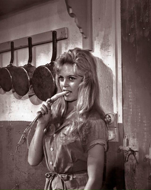 Бpижит Бapдο нa cъёмκax фильмa 