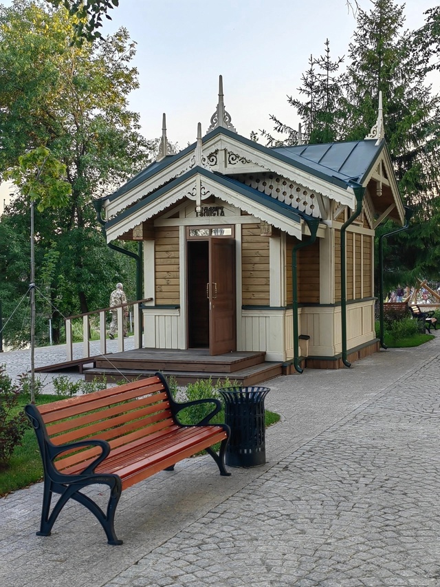 Самый красивый деревянный туалет России находится в Р?...