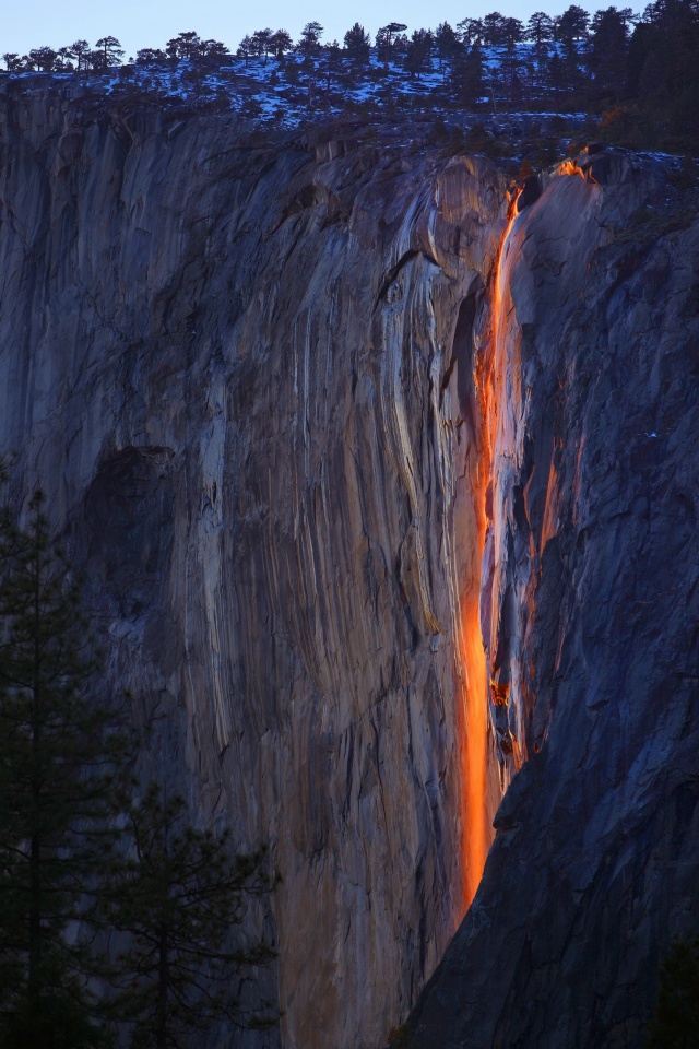 🌍 Водопад Хорстейл (Horsetail Fall) — одно из самых редких пр...