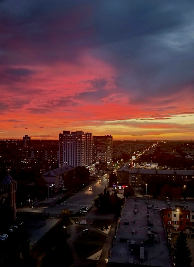 🌃Тяжёлый день подходит к концу. Берегите себя.