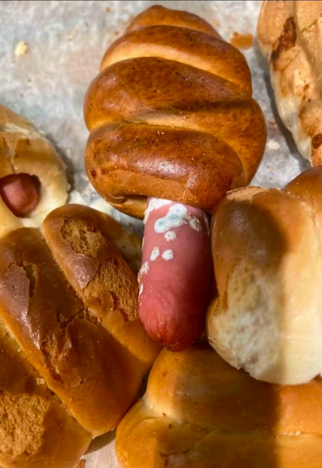 На них постоянно мухи, плесень + люди руками трогают‼️...