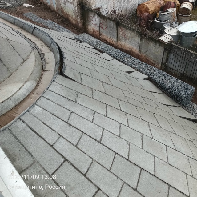 Прошло только три месяца с приемки ремонта путепровод?...