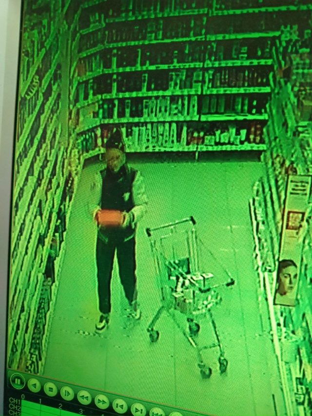 Уважаемые Новоуральцы! Кто узнал на фото человека прос...