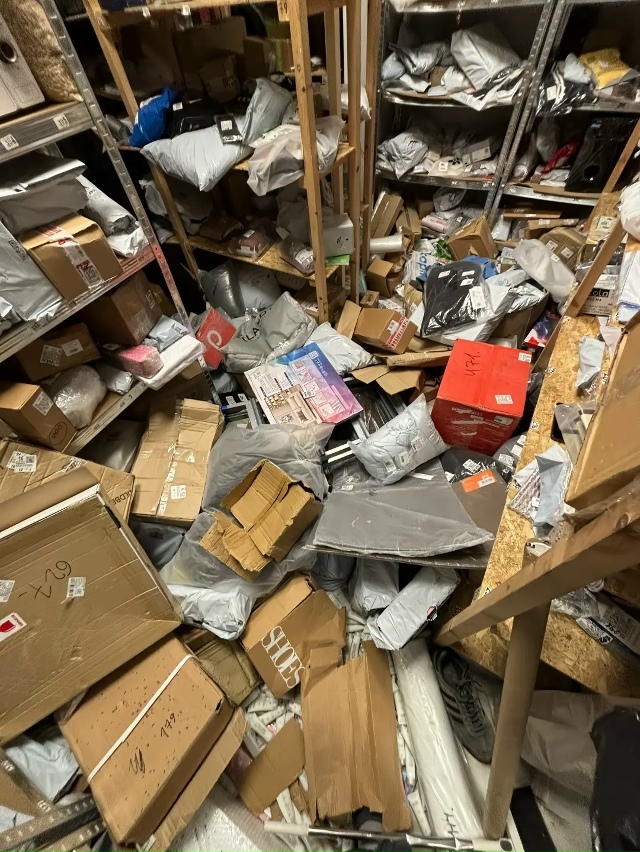 Работа на ПВЗ, это АД‼️
Каждый день по 50
коробок поста...