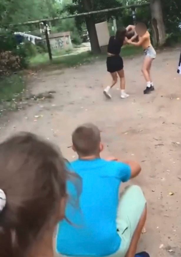 Девушка узнала, кто лайкает её парня и сорвалась на под...