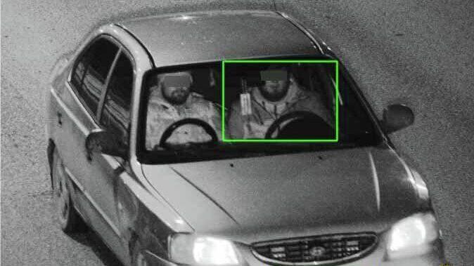 Омичи пытались сломать систему — машина одна, а водителя два.
Парни решили затроллить дорожную кам