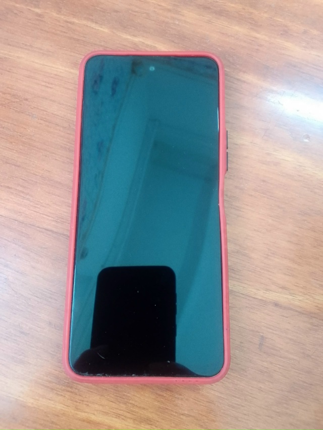 Найден в автобусе. Обращаться на автостанцию