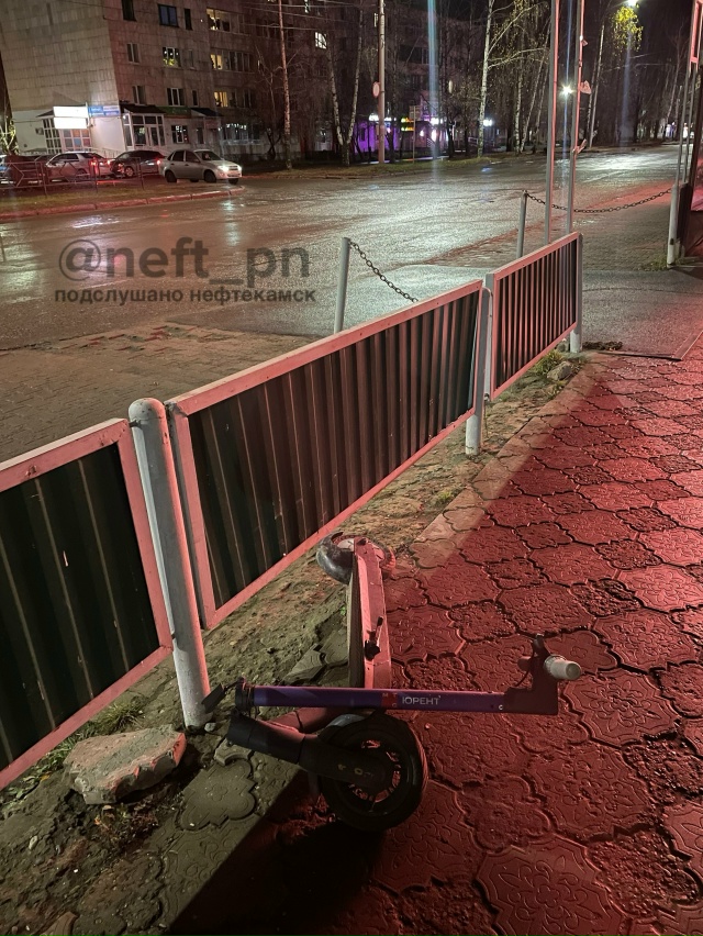 Уничтожение самокатов в городе продолжается 👍