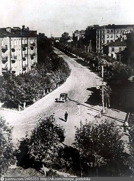 Ретро Подольск ⏳
Вид на Революционный проспект. 1948 г.
