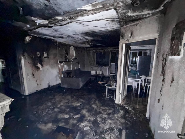 Пермском крае огнеборцы МЧС России спасли 7 детей и 6 вз...