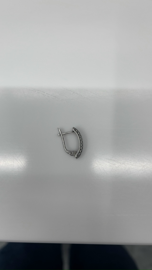 Найдена сережка чтобы забрать обращайтесь по номеру 892...